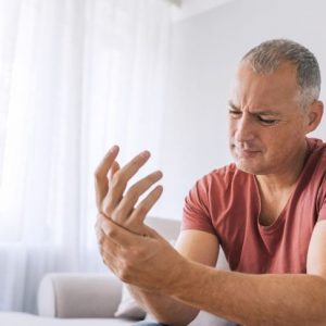 Quali sono le cause del formicolio e dell’intorpidimento delle mani? Quali sono le cause del formicolio e dell’intorpidimento delle mani?