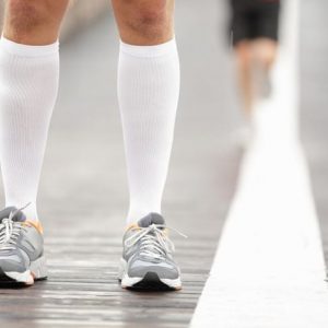 10 modi per ridurre il gonfiore dei piedi