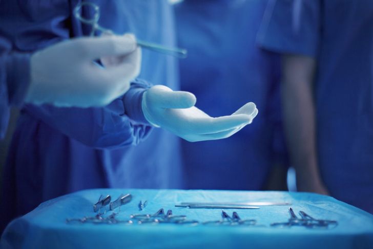 Cosa succede quando i chirurghi lasciano degli oggetti nei loro pazienti? 9