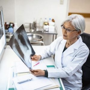 La rara sindrome dello sbocco toracico provoca debolezza del braccio e della spalla La rara sindrome dello sbocco toracico provoca debolezza del braccio e della spalla