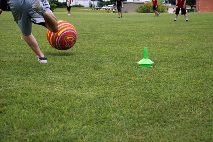 Giochi con la palla all'antica che i bambini adoreranno 15