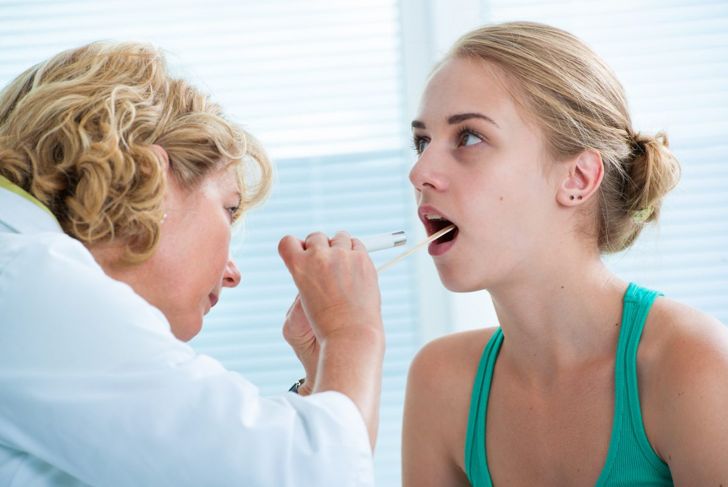 Riconoscere e trattare un'infezione alla gola 7