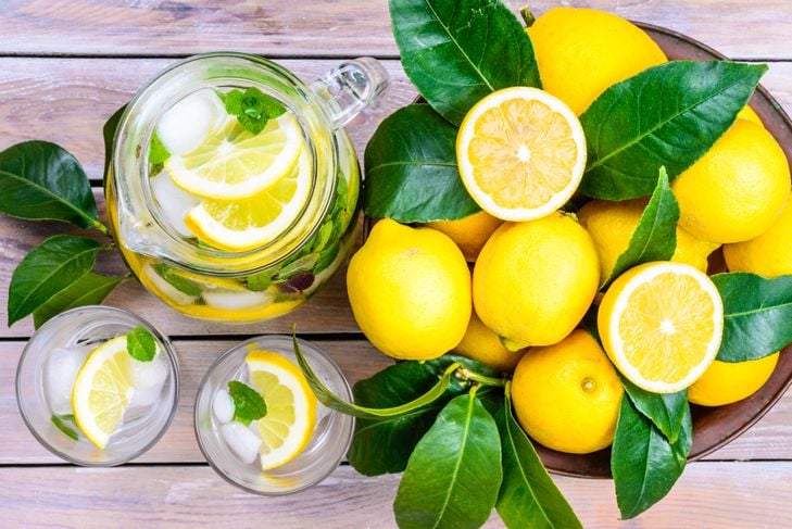 17 benefici dell'acqua e limone per la salute 5