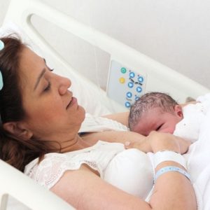 10 consigli sull’allattamento al seno per un inizio sano 10 consigli sull’allattamento al seno per un inizio sano