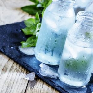 La mia famiglia dovrebbe bere acqua distillata? La mia famiglia dovrebbe bere acqua distillata?