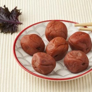 Mangiate le prugne Umeboshi per i loro sorprendenti benefici per la salute Mangiate le prugne Umeboshi per i loro sorprendenti benefici per la salute