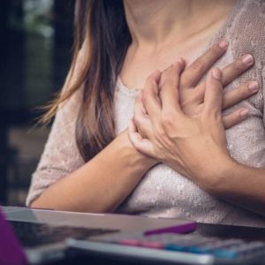 10 sintomi di attacco cardiaco che ogni donna dovrebbe conoscere