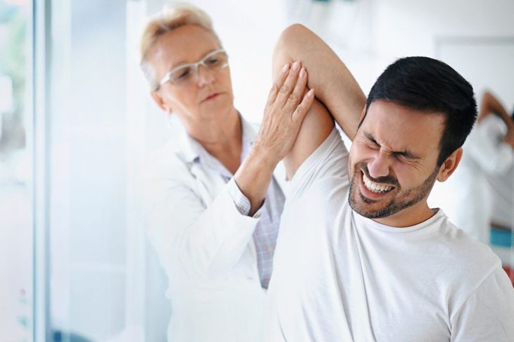 Cause comuni di dolore alla spalla 9