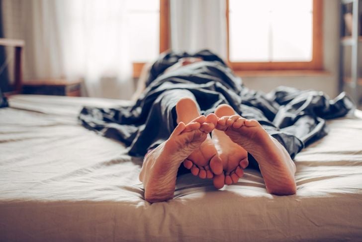 Dormire nudi: Un approccio a fondo nudo per una salute migliore 5