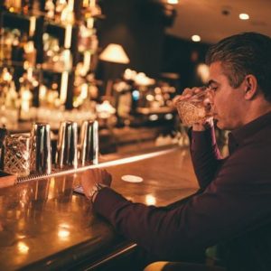 Per quanto tempo l’alcol rimane nel corpo? Per quanto tempo l’alcol rimane nel corpo?