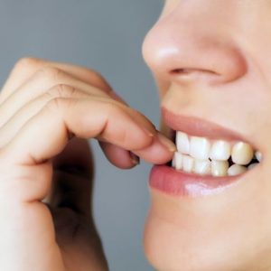 Cause, trattamenti e segni della dermatofagia Cause, trattamenti e segni della dermatofagia