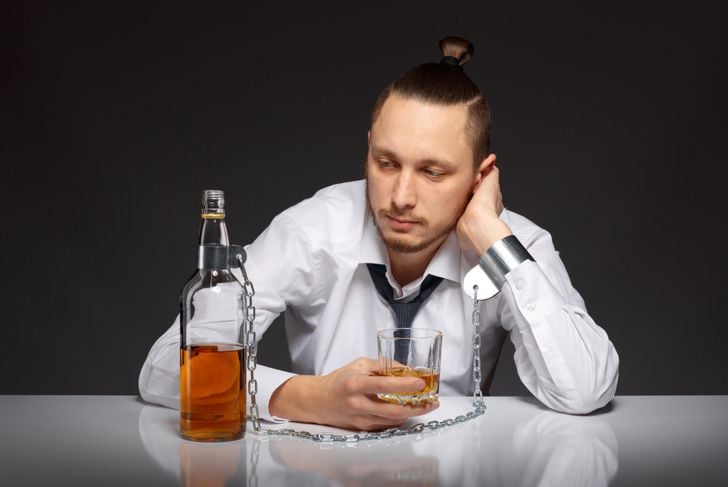 10 sintomi di abuso di alcol