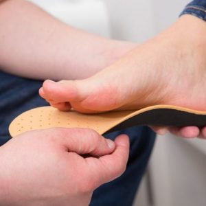 Come i piedi piatti possono causare problemi