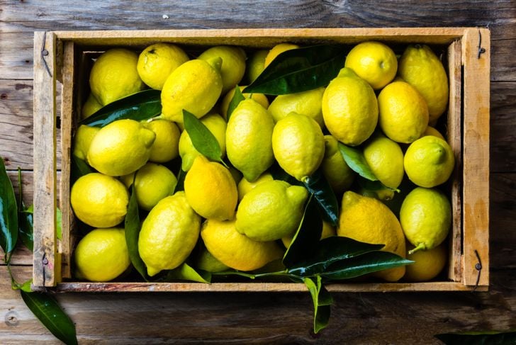 17 benefici dell'acqua e limone per la salute 15